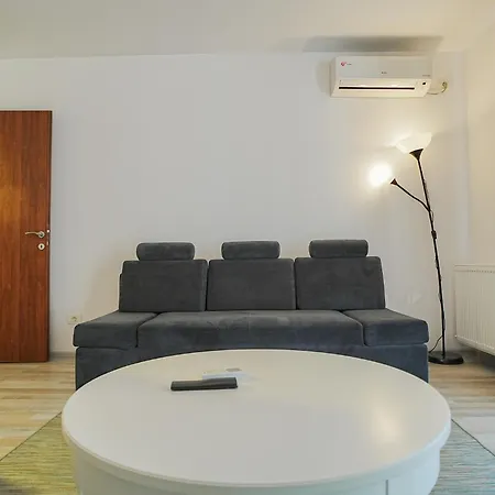 Apartment Hideaway Near Parliament Building