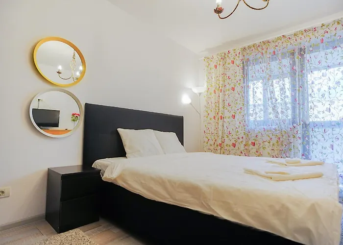 Hideaway Near Parliament Building *