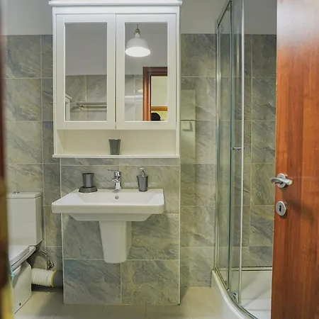 Hideaway Near Parliament Building * 布加勒斯特