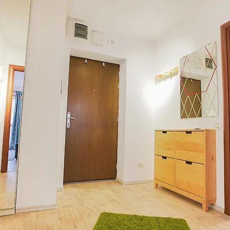 Апартаменты Hideaway Near Parliament Building *