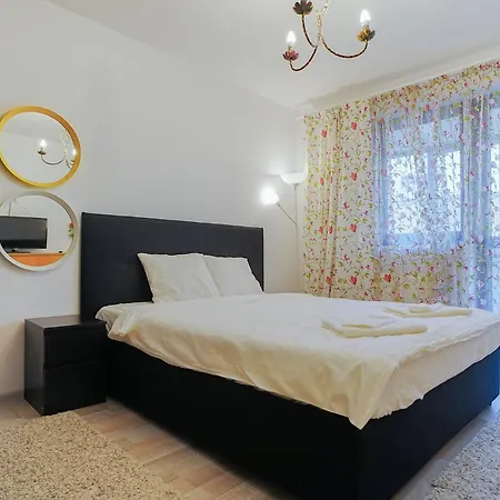 Hideaway Near Parliament Building *