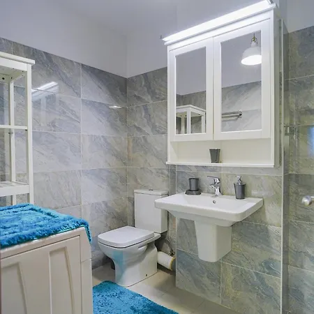 Апартаменты Hideaway Near Parliament Building