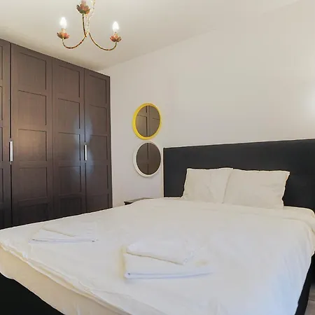 Hideaway Near Parliament Building 布加勒斯特