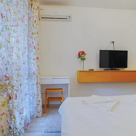 Hideaway Near Parliament Building Апартаменты