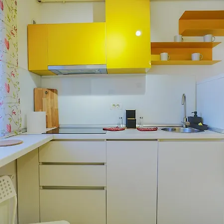 Апартаменты Hideaway Near Parliament Building *