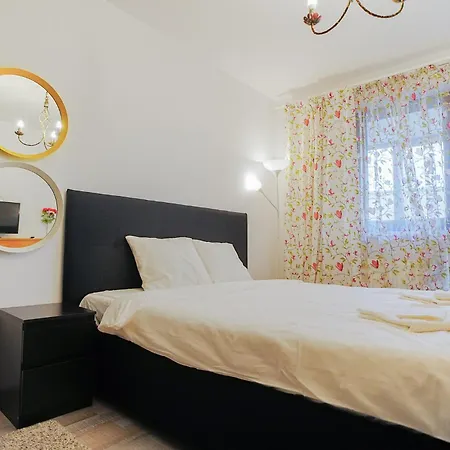 Hideaway Near Parliament Building *