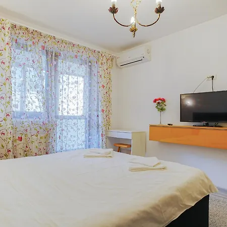 Hideaway Near Parliament Building 布加勒斯特