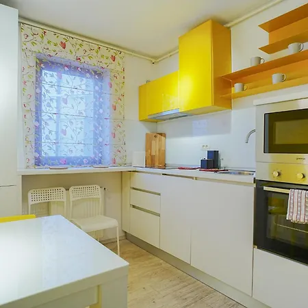 Hideaway Near Parliament Building *