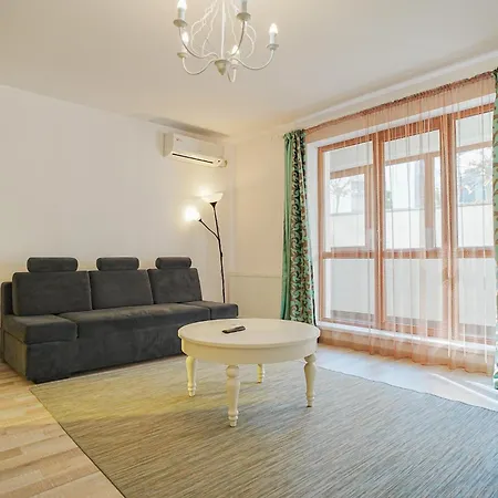 Hideaway Near Parliament Building