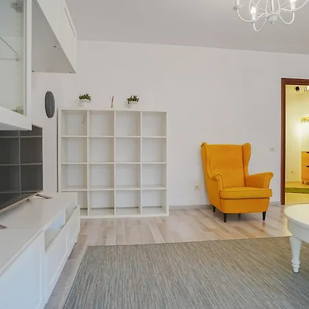 Hideaway Near Parliament Building Апартаменты *