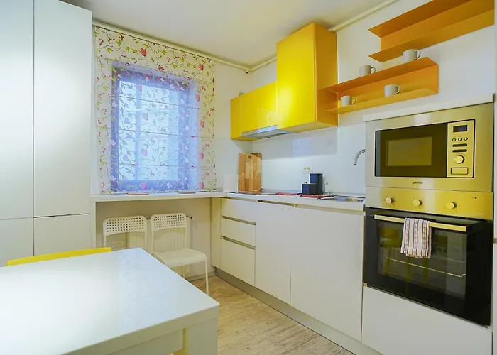 Hideaway Near Parliament Building *