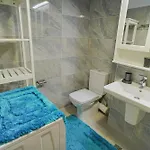 Hideaway Near Parliament Building Апартаменти