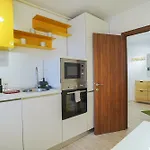 Hideaway Near Parliament Building Апартаменти Бухарест