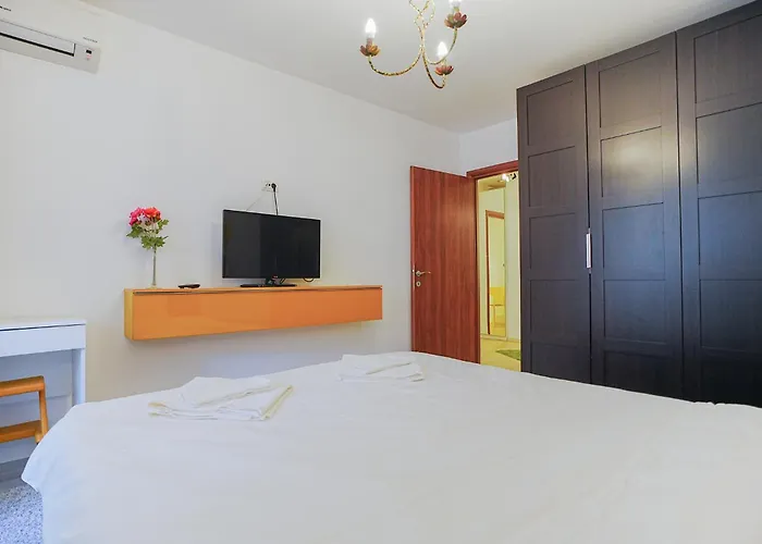 Hideaway Near Parliament Building * Bukurešť